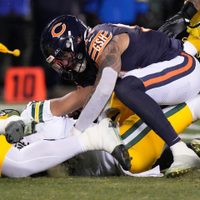 Jordan Love, mariscal de los Packers, abandona el juego tras una conmoción cerebral (Video)