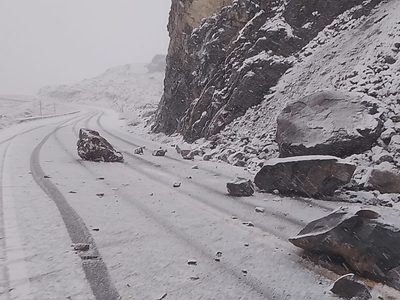 Hubo un derrumbe en la ruta 7 y hay tránsito habilitado solo hasta Uspallata