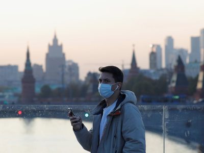 El coronavirus avanza a paso firme en Rusia: Moscú se cierra más