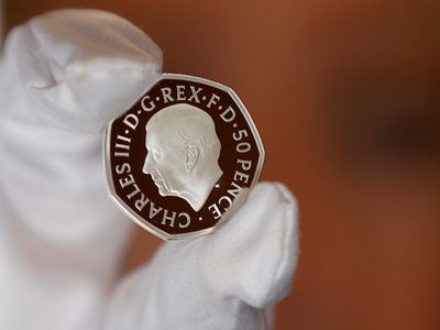 Presentaron las nuevas monedas del Reino Unido del rey Carlos III