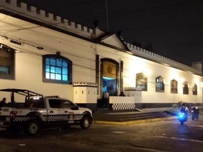 Detienen a comerciante por "extorsionador" y muere en cuartel policiaco