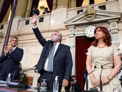 Kirchner logró postergar las declaraciones de Fernández y Massa en el juicio por la obra pública