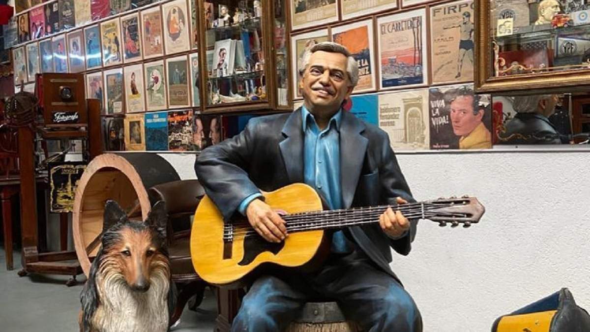Estatua de Alberto Fernández. Fuente: (Twitter)