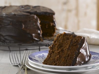 Torta ultra chocolatosa sin harina y sin azúcar y con 3 ingredientes: vas a delirar con esta receta súper fácil y tentadora