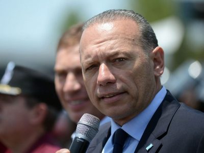 Insólito: Facebook eliminó más de mil cuentas falsas que compartían mensajes sobre Sergio Berni