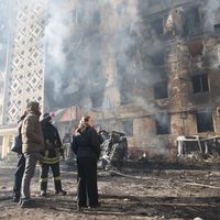 Bombardeo ruso mata a 25 en ciudad ucraniana mientras Zelenskyy se reúne con Erdogan en Turquía