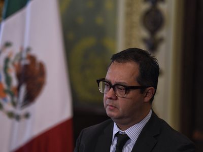México evalúa opciones para absorber hasta 40 mil millones de dólares en deuda de Pemex