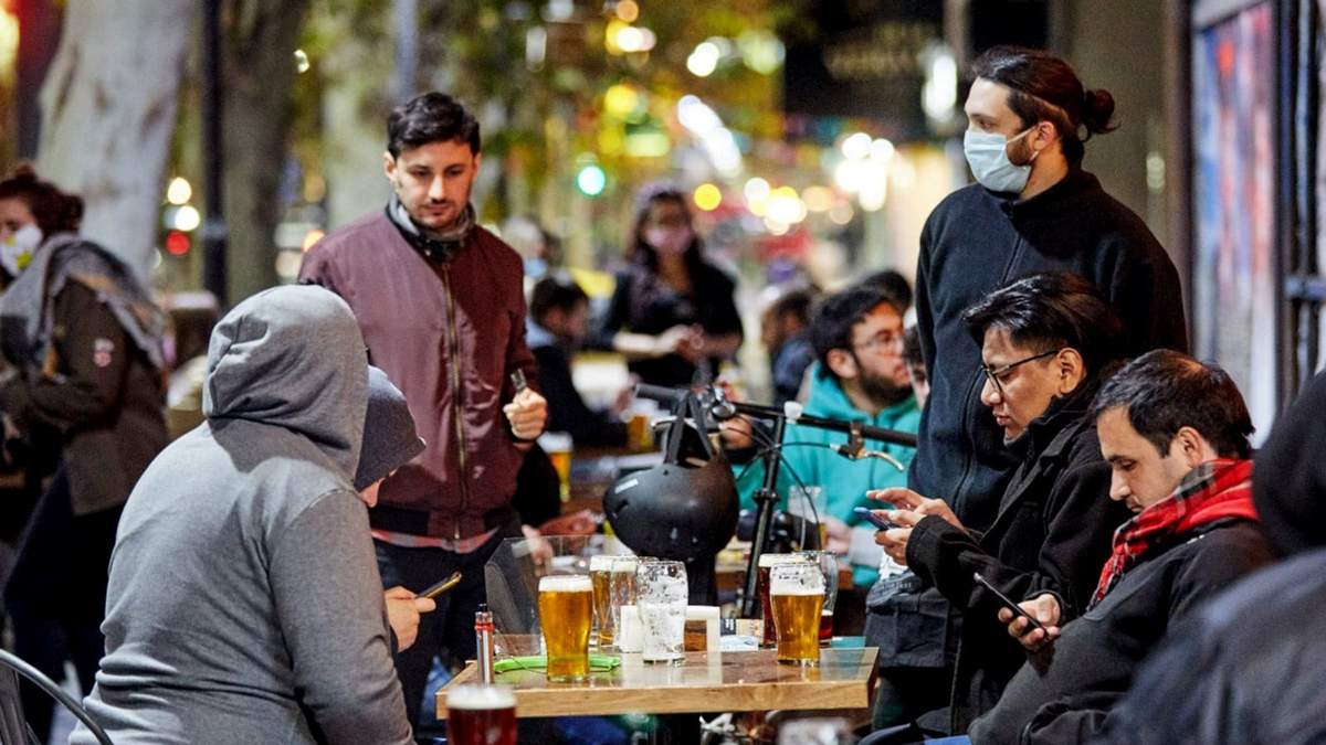 Las reuniones sociales no están permitidas 12 horas antes de las votaciones. Fuente: (Twitter)