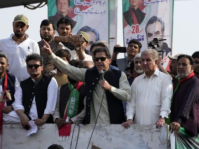 Le dispararon a Imran Khan, el ex primer ministro pakistaní