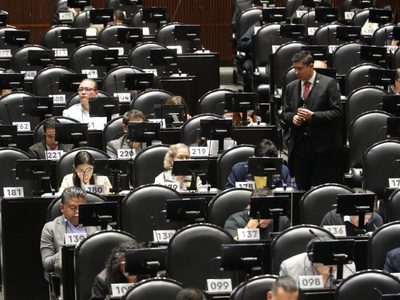 Aspirantes a consejerías del INE realizan su examen en el pleno de San Lázaro