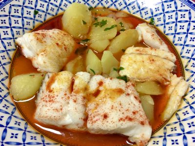Merluza a la gallega: una receta para hacer 10 minutos, con pocos ingredientes pero muy gourmet