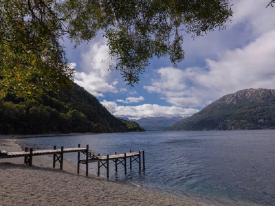 El secreto del Lago Futalaufquen: cómo visitar sus pinturas rupestres escondidas