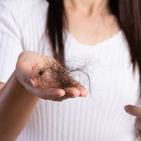 Si se te cae mucho el cabello, no sufrás más: así podés preparar el mejor remedio con pocos ingredientes y en casa