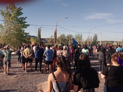 "Se los investigue": vecinos de Las Perlas marcharán mañana por la represión policial del sábado