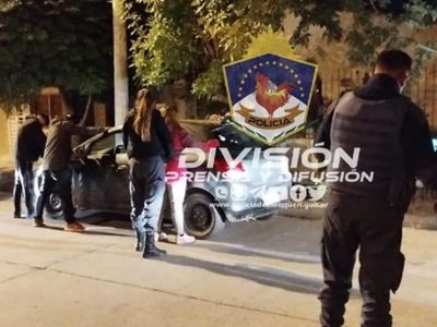 La policía de Neuquén detuvo a cuatro personas con drogas y armas