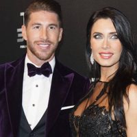 Con Máximo Adriano en brazos, Pilar Rubio se despidió del hospital junto a toda la familia Ramos