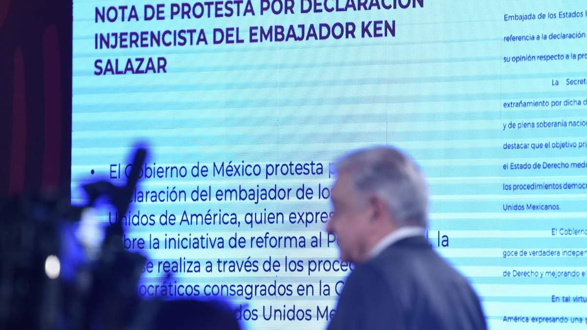 El presidente López Obrador mostró el extrañamiento enviado al gobierno de Estados Unidos