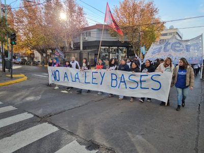 En contra de la Ley Bases, organizaciones sociales se movilizaron en Neuquén