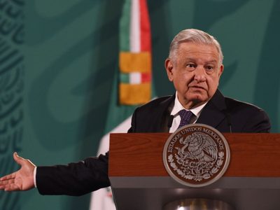El gobierno de España "parece un empleado" de las empresas eléctricas: AMLO
