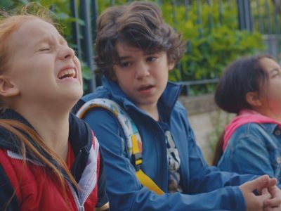 Un galán: así de grande está el actor que hacía de Mertcan, el mejor amigo de Öykü, en la novela turca "Todo por mi hija"