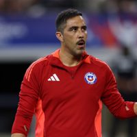 A un mes de su retiro: Claudio Bravo se postula para regresar al fútbol