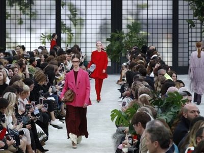 Valentino y Balmain donan un millón de euros para hospital de Madrid