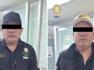 Detienen a dos hombres en el Zócalo de la CDMX por transportar un mono, un caimán y una serpiente