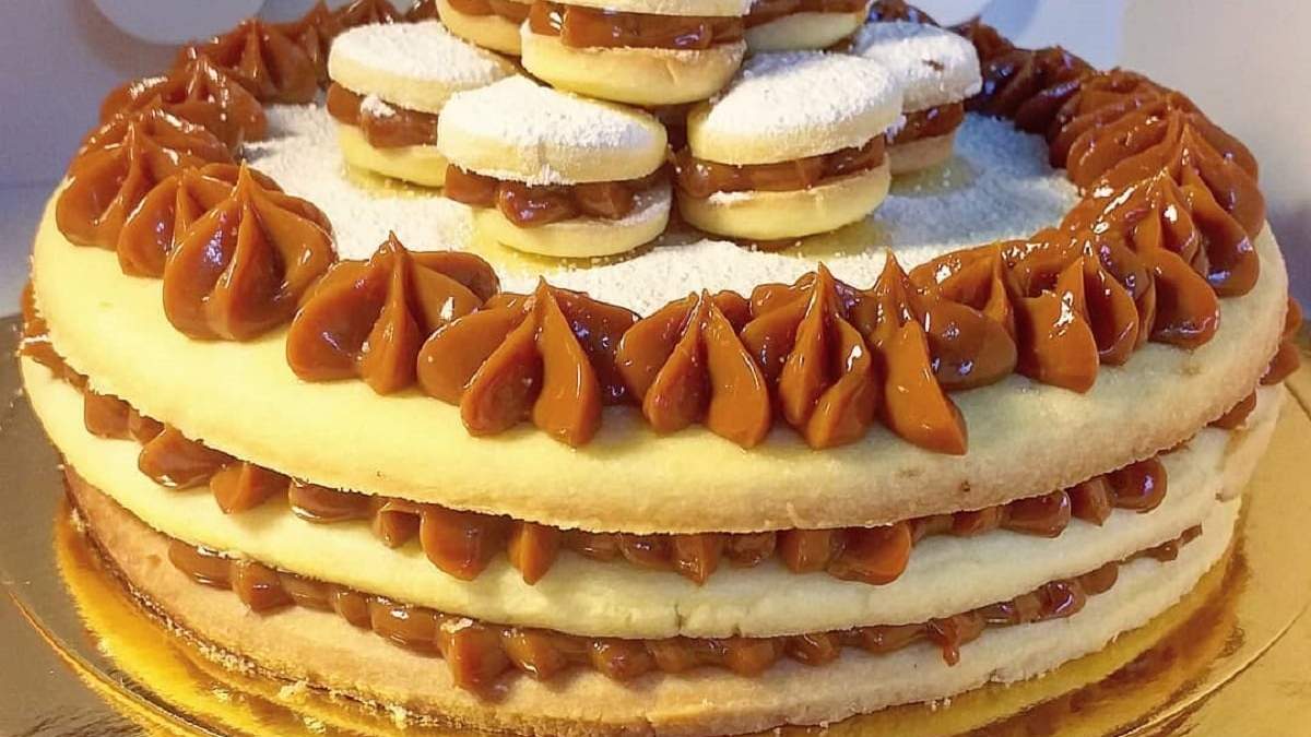 Torta de alfajor de maicena. Fuente: (X)