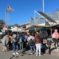 Desplazados van a garita de Otay en demanda de asilo político en EU