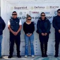 Detienen a policías municipales de Puebla vinculados a La Barredora
