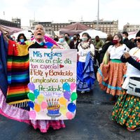Simpatizantes de AMLO celebran su cumpleaños 68 en el Zócalo