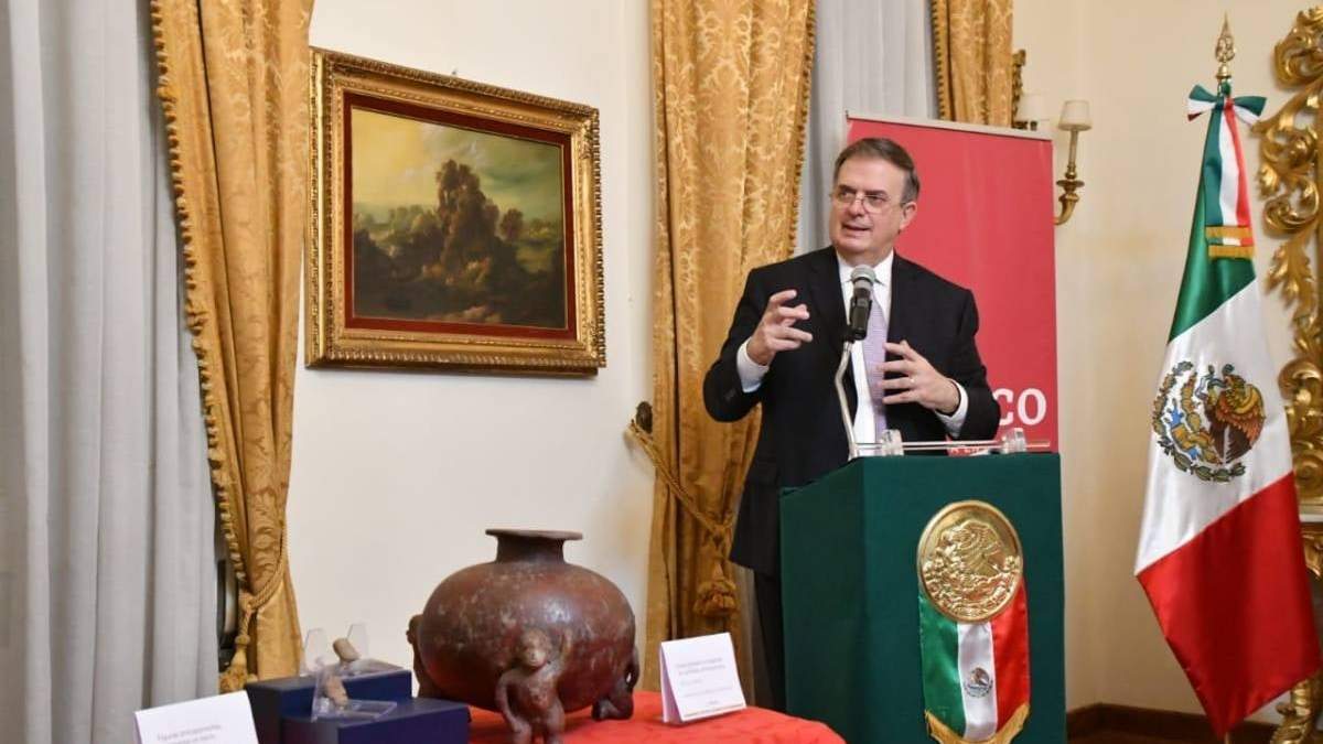El canciller mexicano en Roma, durante la presentación de las piezas arqueológicas