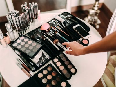 No tires el maquillaje y los esmaltes viejos: así podés darles un uso divertido y práctico