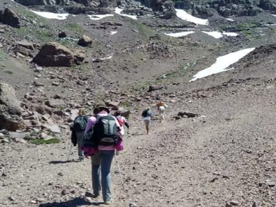 Agentes policiales acompañaron a peregrinos que cruzaron la cordillera para honrar a San Sebastián