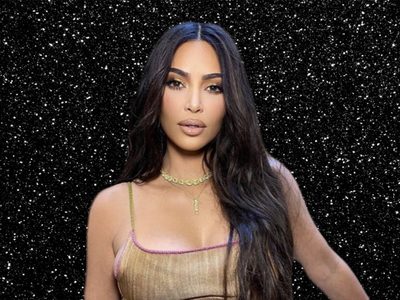 Fiel a los clásicos, Kim Kardashian brilla con outfits en colores oscuros para toda hora
