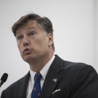 México y EU deben trabajar 'hombro con hombro” contra el narco: Landau