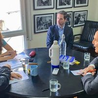 Juan Grabois recibió al embajador de los Estados Unidos en su oficina en Vicente López