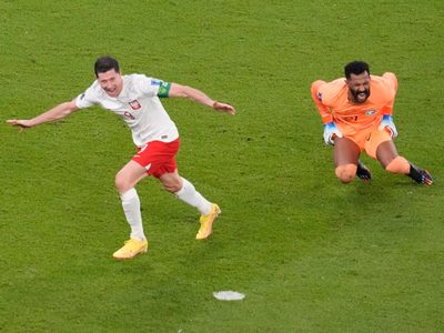 Polonia doma 2-0 a Arabia Saudita y mete presión a México y Argentina