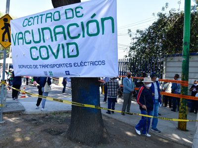 Mujer de 85 años aprovecha la vacunación para denunciar que es víctima de maltrato