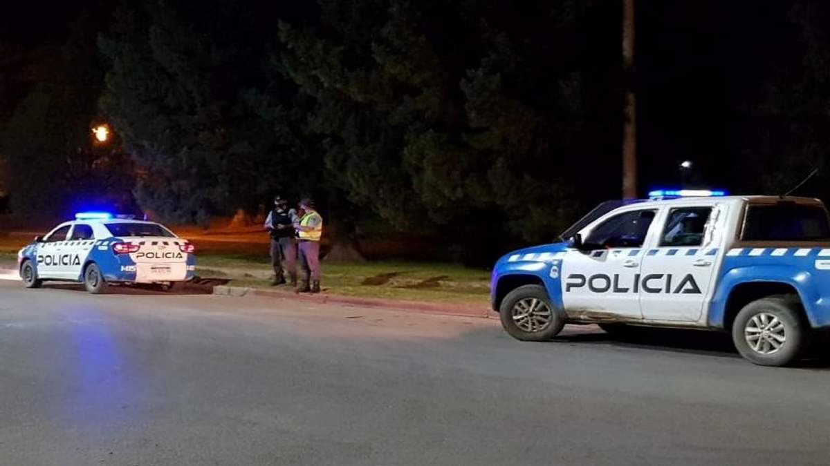 Policía de Centenario. Fuente: (Twitter)