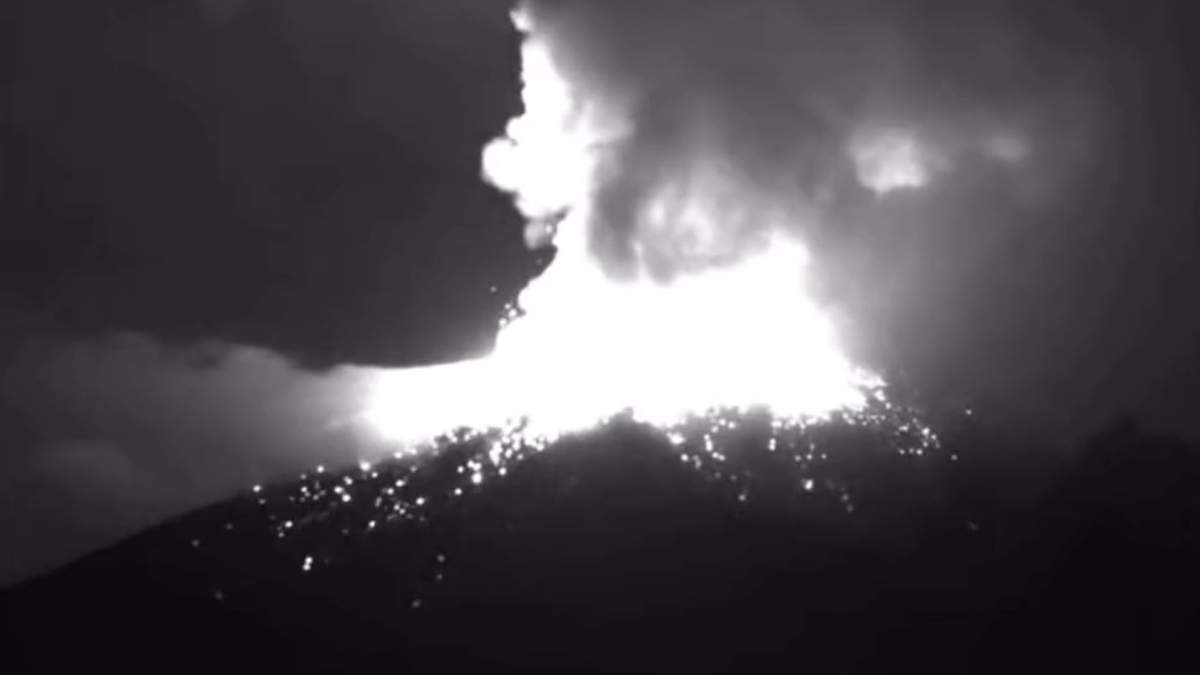 El volcán en la madrugada