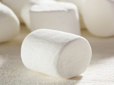 Igualitos a los comprados: hacé en casa malvaviscos caseros, esponjosos y blancos, con solo 2 ingredientes