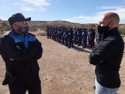 Polémico cántico de la Policía de Chubut: amenazas y represión como eje