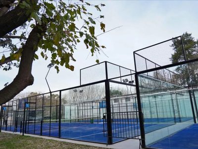 El municipio de Lomas de Zamora inauguró unas de las primeras canchas gratuitas de pádel