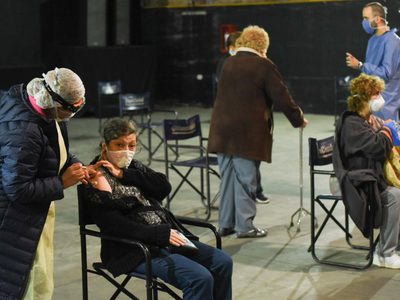 Mayores de 70: cómo sacar turno para la vacunación contra el coronavirus en el AMBA