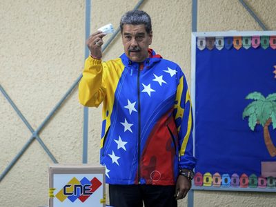 Maduro rechaza oferta de asilo de Panamá y desconoce actas de la oposición