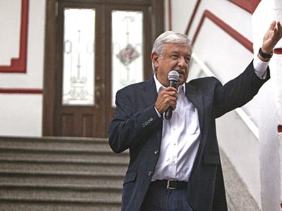 AMLO, obligado a normar con justeza la publicidad oficial