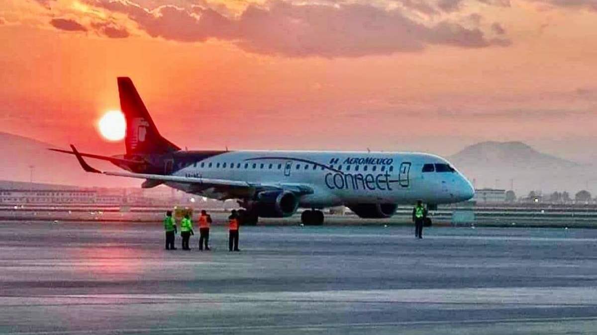 Avión de Aeroméxico en la nueva terminal