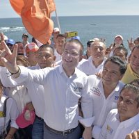 Al estilo del PRI, Anaya oficializa el reparto de miles de tarjetas con mil 500 pesos al mes