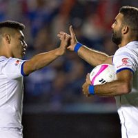 El árbitro regala penales y triunfa Cruz Azul; al fin ganan los Pumas